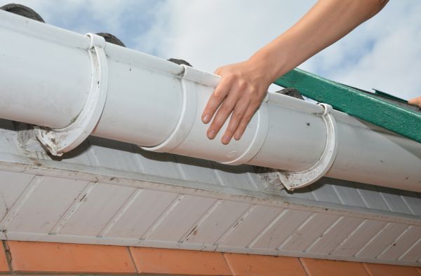 Gutter Reattachment in Easley