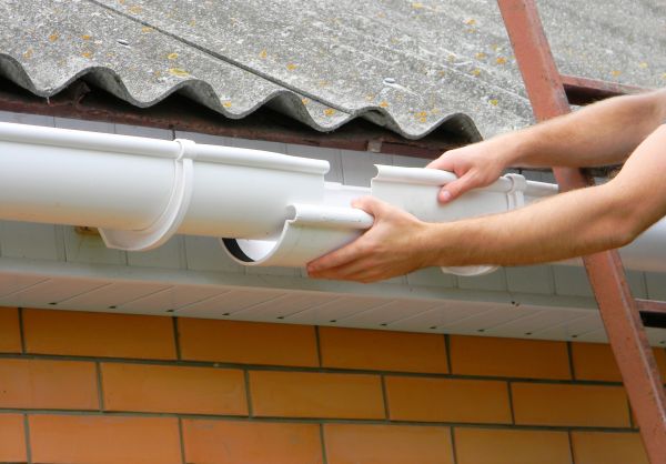 Cost of Gutter Hanging in Easley